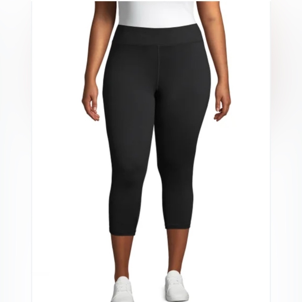Just My Size Women's Black Capri Leggings. Size-1X